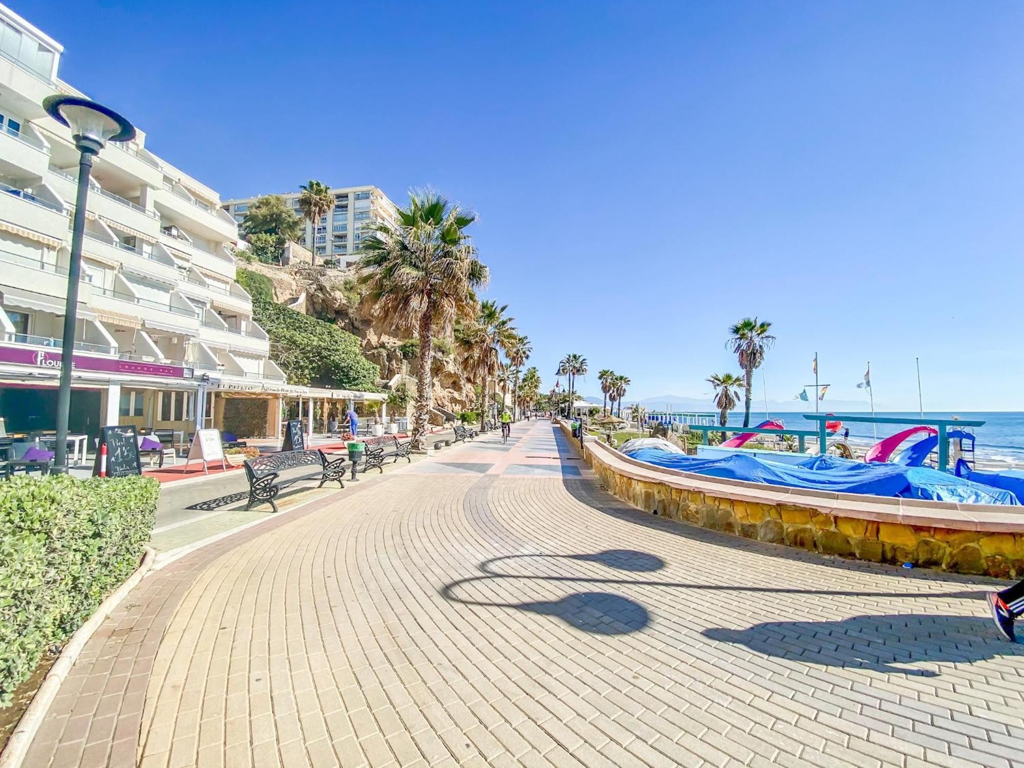 Roca Chica - Parking - Frente Playa - Terraza - Wifi - Bajondillo Y Carihuela Apartment Torremolinos Exterior photo