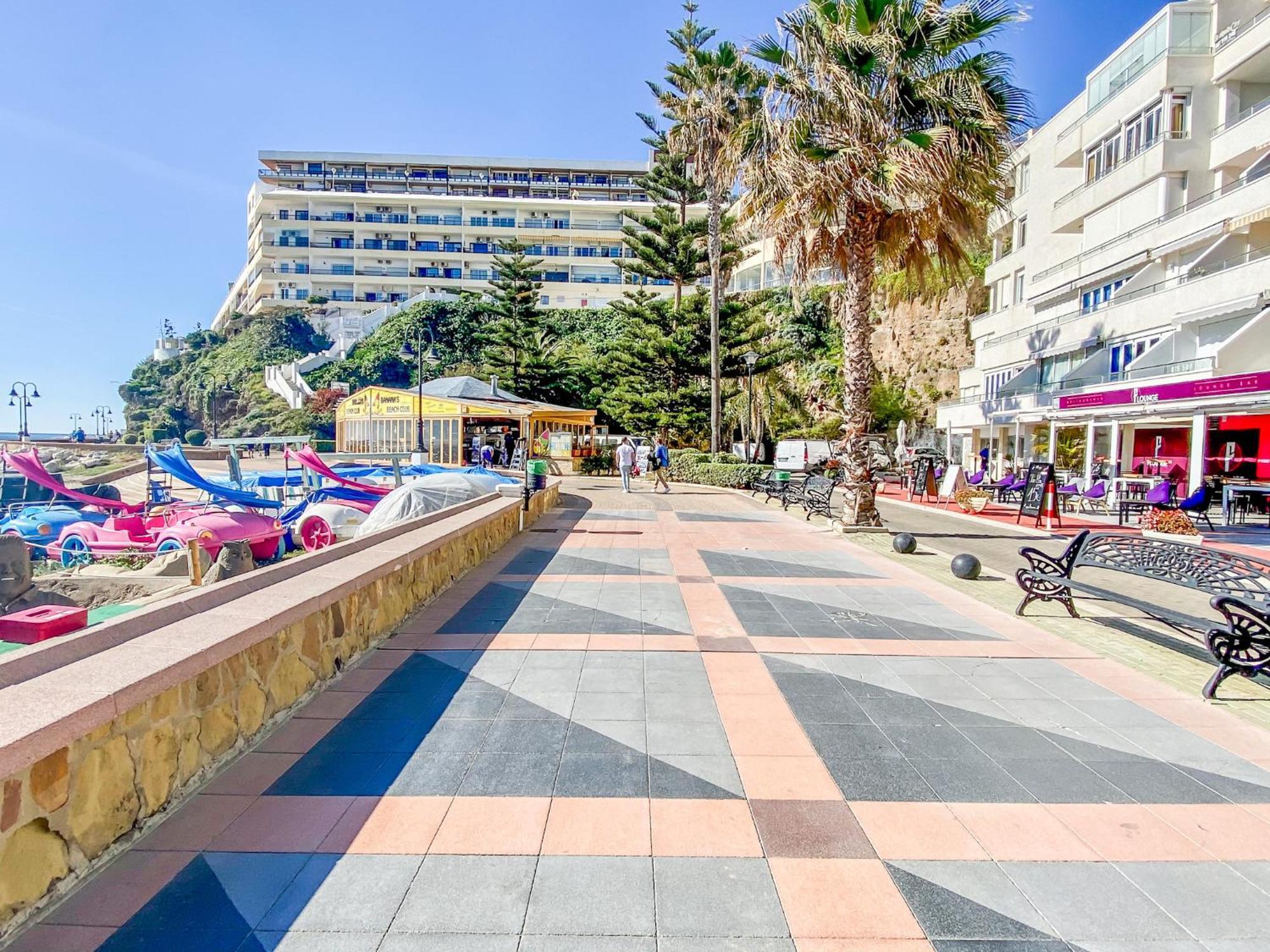 Roca Chica - Parking - Frente Playa - Terraza - Wifi - Bajondillo Y Carihuela Apartment Torremolinos Exterior photo