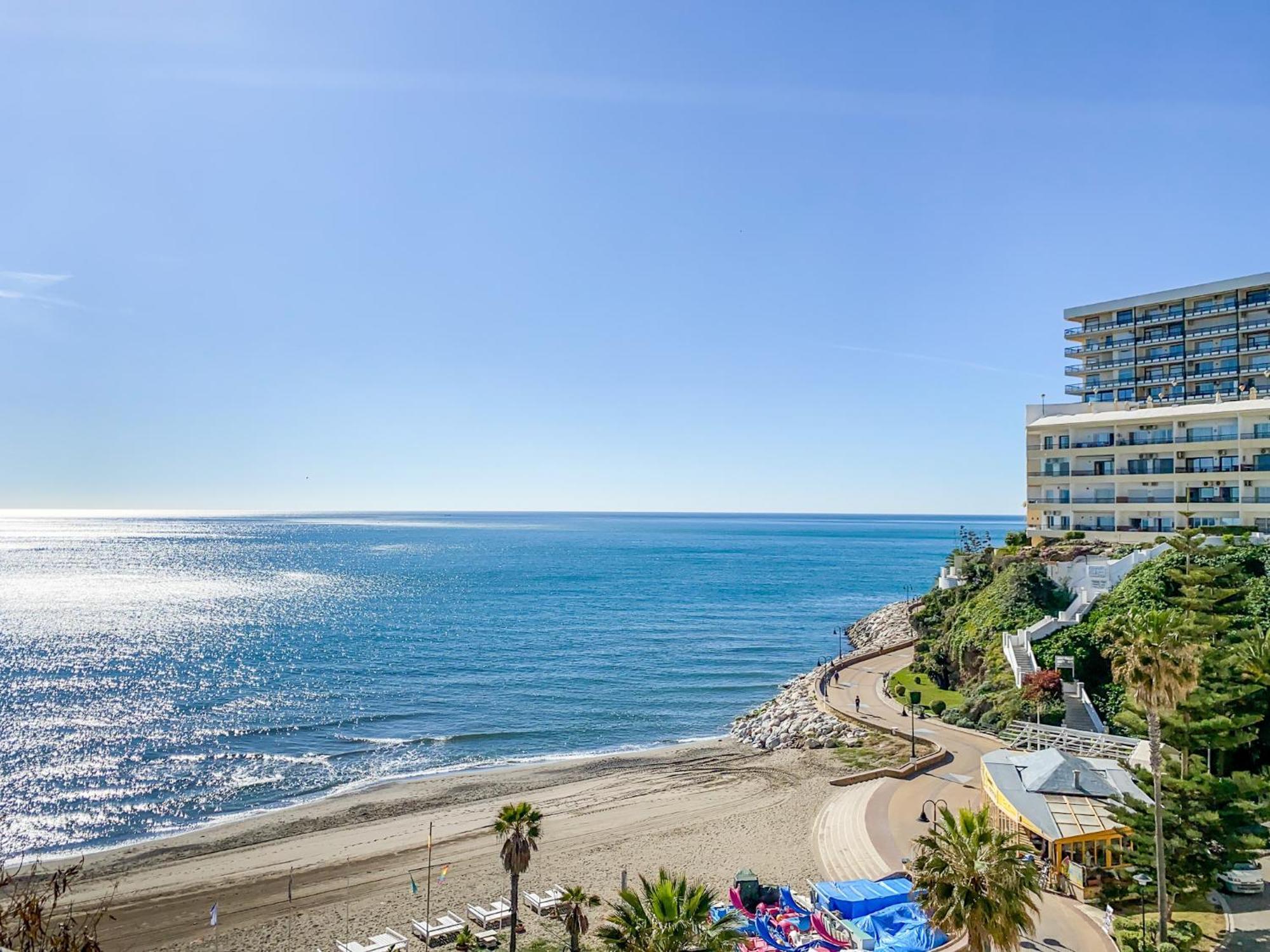 Roca Chica - Parking - Frente Playa - Terraza - Wifi - Bajondillo Y Carihuela Apartment Torremolinos Exterior photo