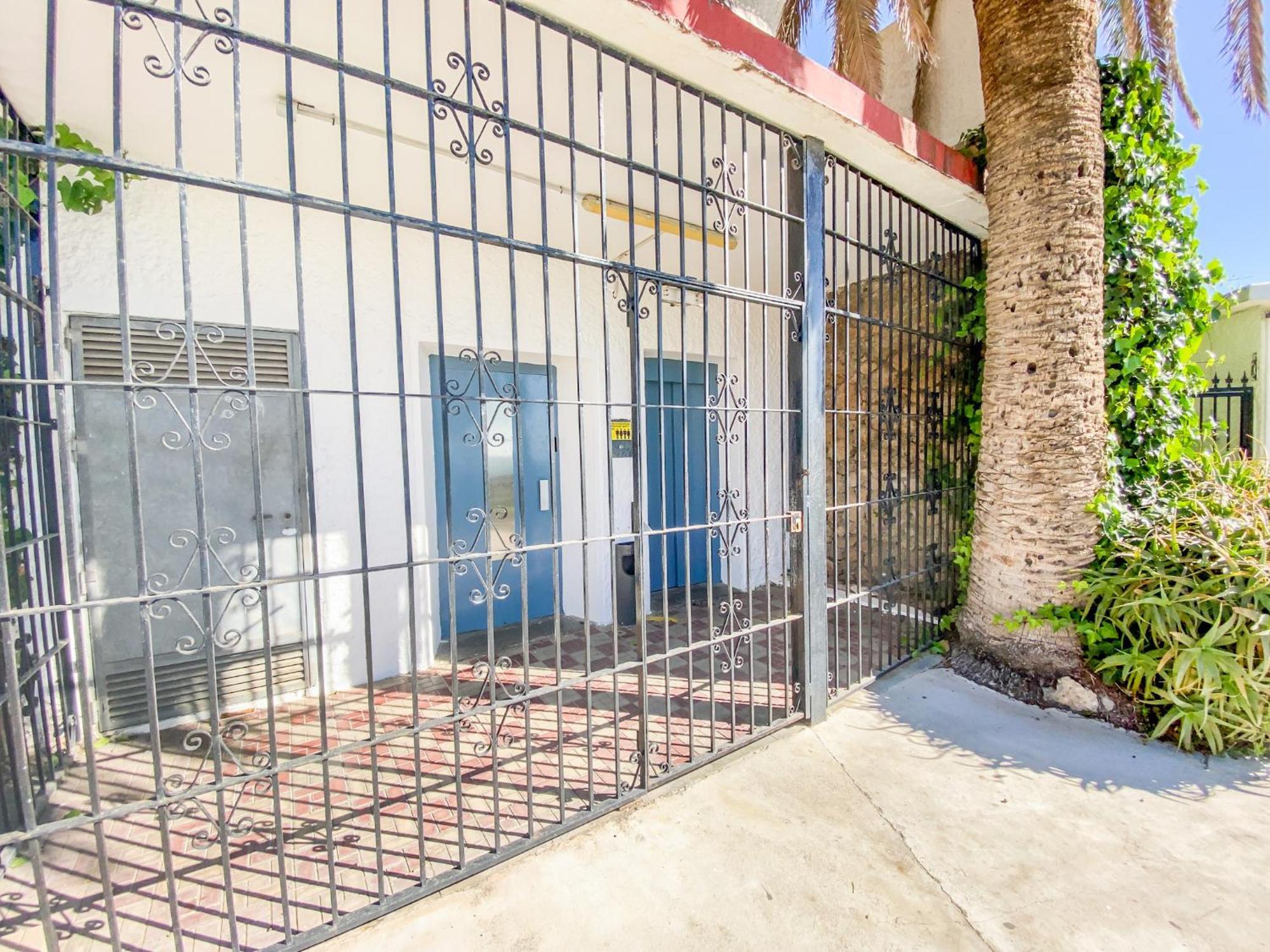 Roca Chica - Parking - Frente Playa - Terraza - Wifi - Bajondillo Y Carihuela Apartment Torremolinos Exterior photo