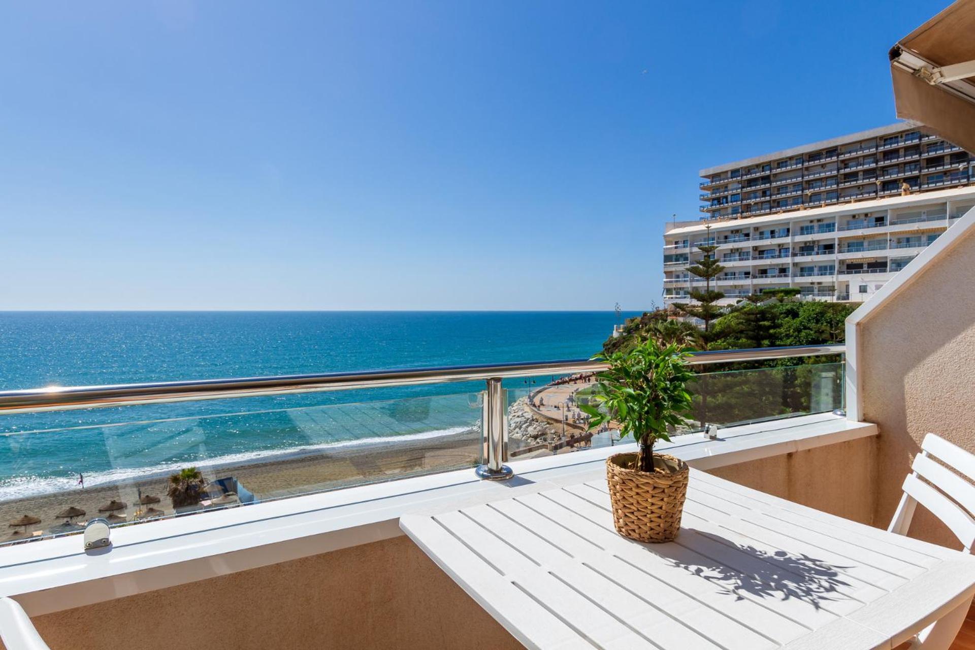 Roca Chica - Parking - Frente Playa - Terraza - Wifi - Bajondillo Y Carihuela Apartment Torremolinos Exterior photo